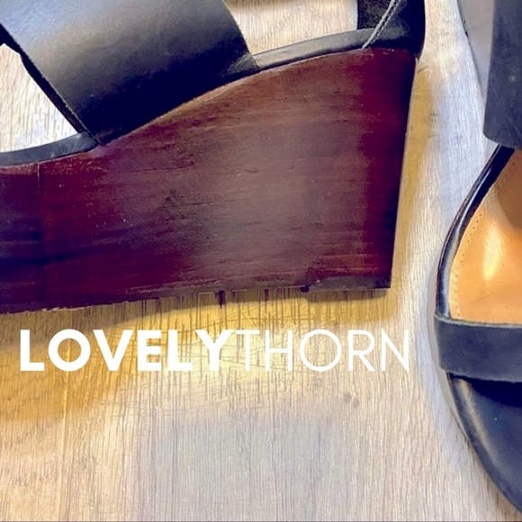 ELAINE TURNER // black leather dark wooden platform t-strap gladiator wedges - Picture 2 of 4